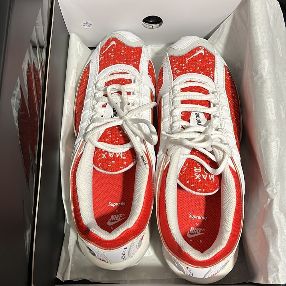 Supreme x Nike Air Max Tailwind IV Red White - Picture 14 of 16